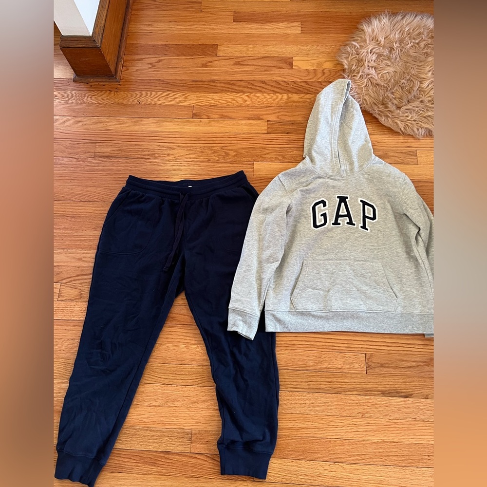 Gap Sweatsuit